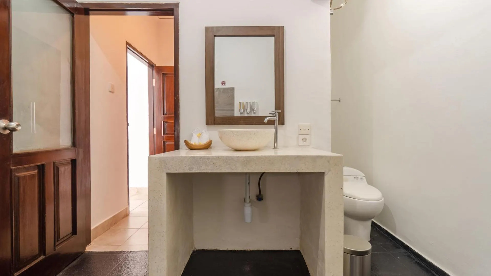Casa Jinah 2 I Simply Modern Twin Villas Seminyak